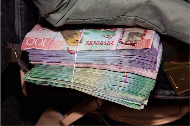 Buy New Zealand $100 Bills Online